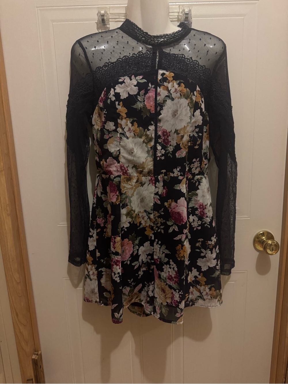 The Clothing Company Sz L Black Floral Lace Long-Sleeve Romper VGUC😊😊